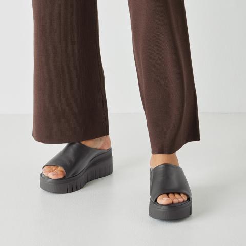 Tamaris Utcai papucs 1-1-27206-46-001