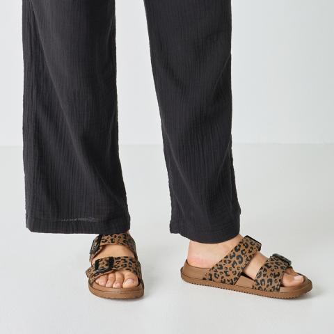 Tamaris Utcai papucs 1-1-27430-46-33Z